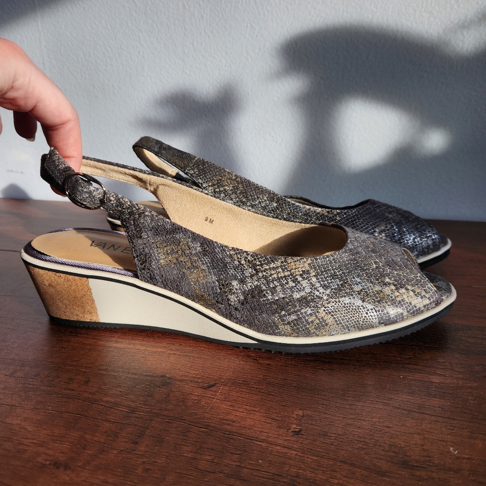 Vaneli Slingback Wedge Sandals Snake Skin Print Womens Size 9 Baise Peep Toe